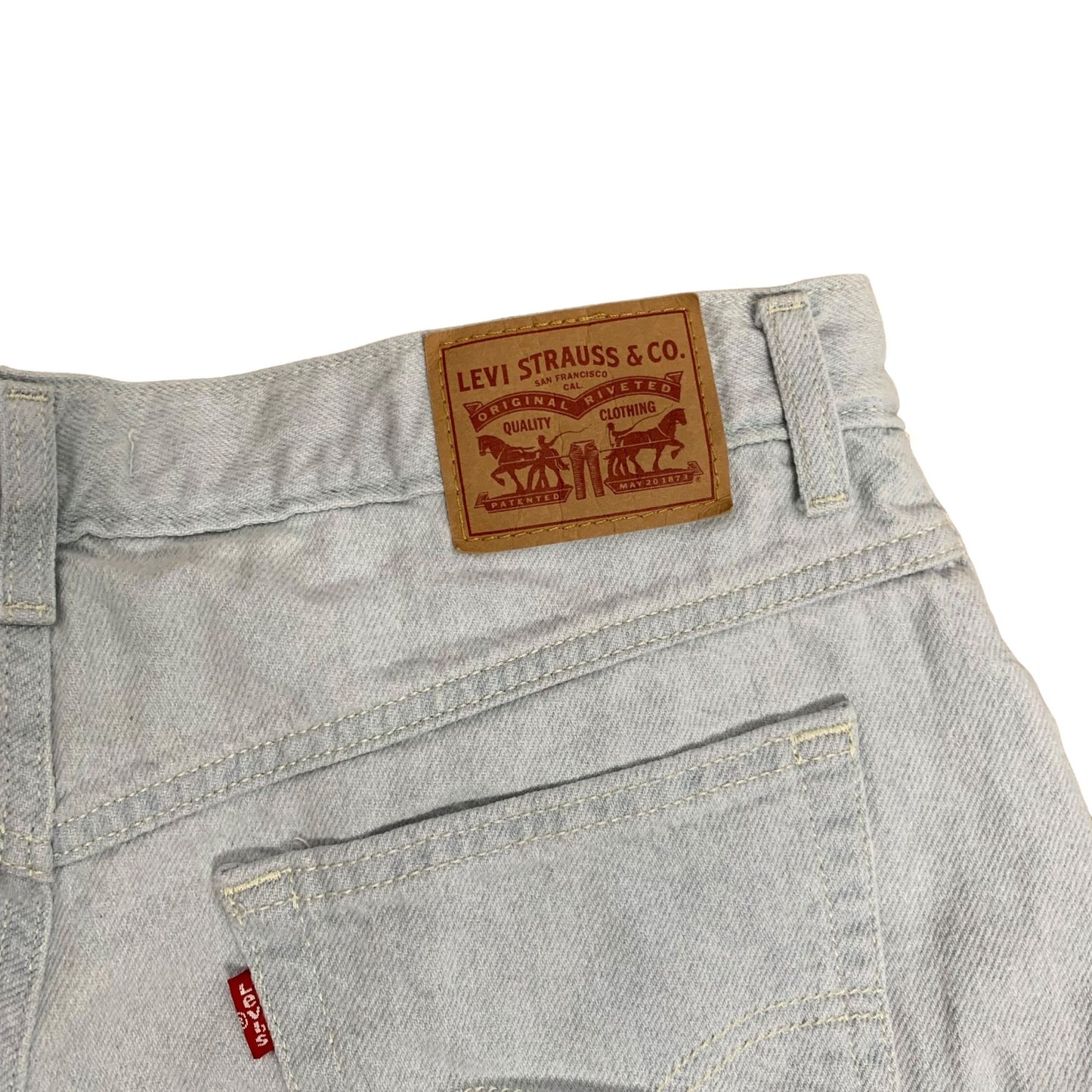 Levi's Denim A Line Mom Shorts 31 Light Wash Cuffed 5 Pocket Button Zip Cotton