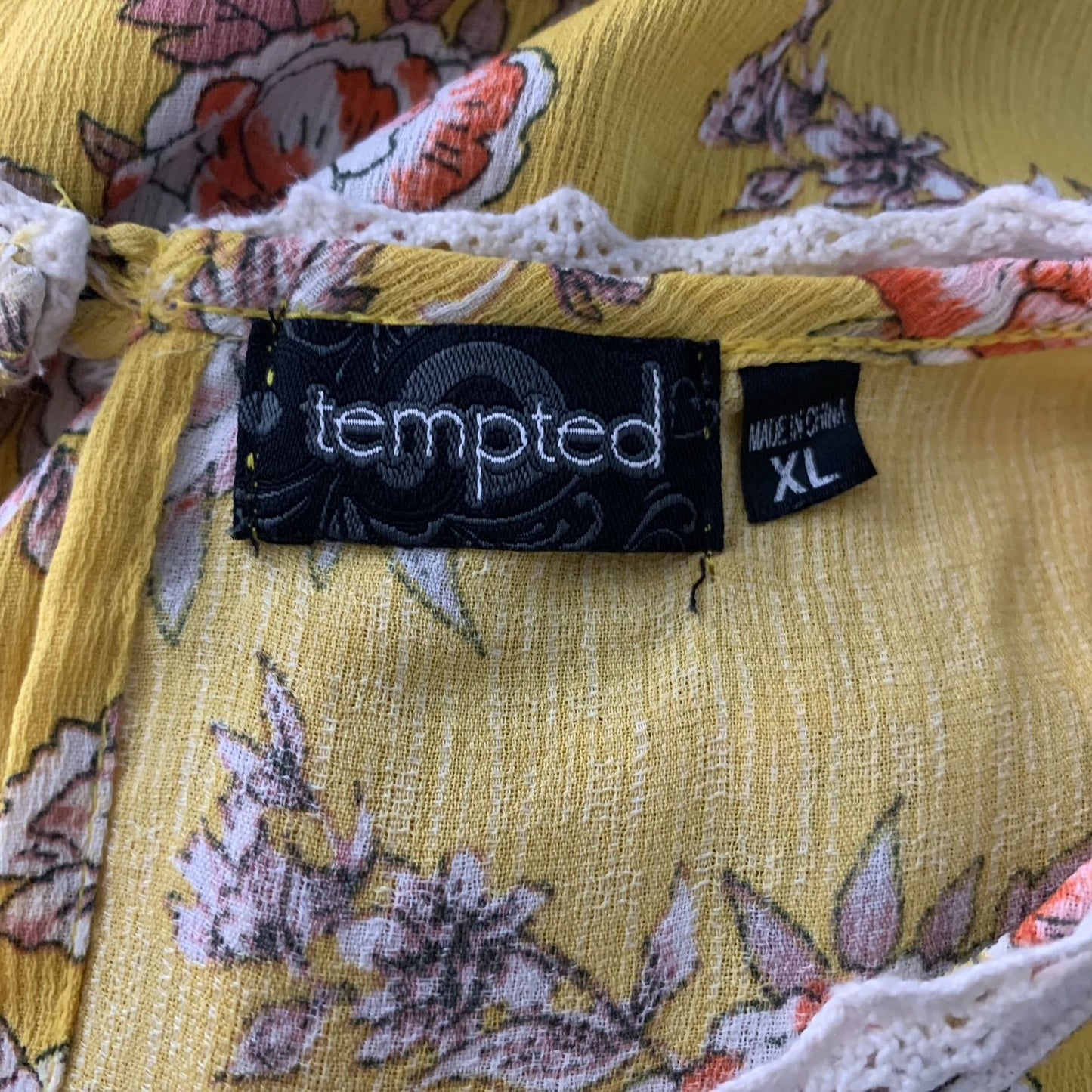 Tempted Sleeveless Boho Keyhole Top XL Yellow Floral Crochet Lace Elastic Button