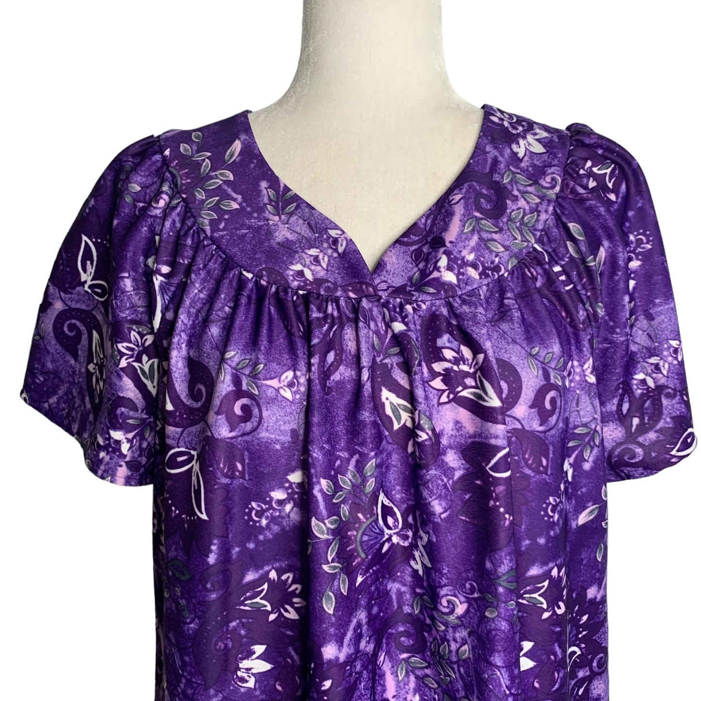 Vintage Anthony Richards MuuMuu House Dress M Purple Floral Pockets Short Sleeve