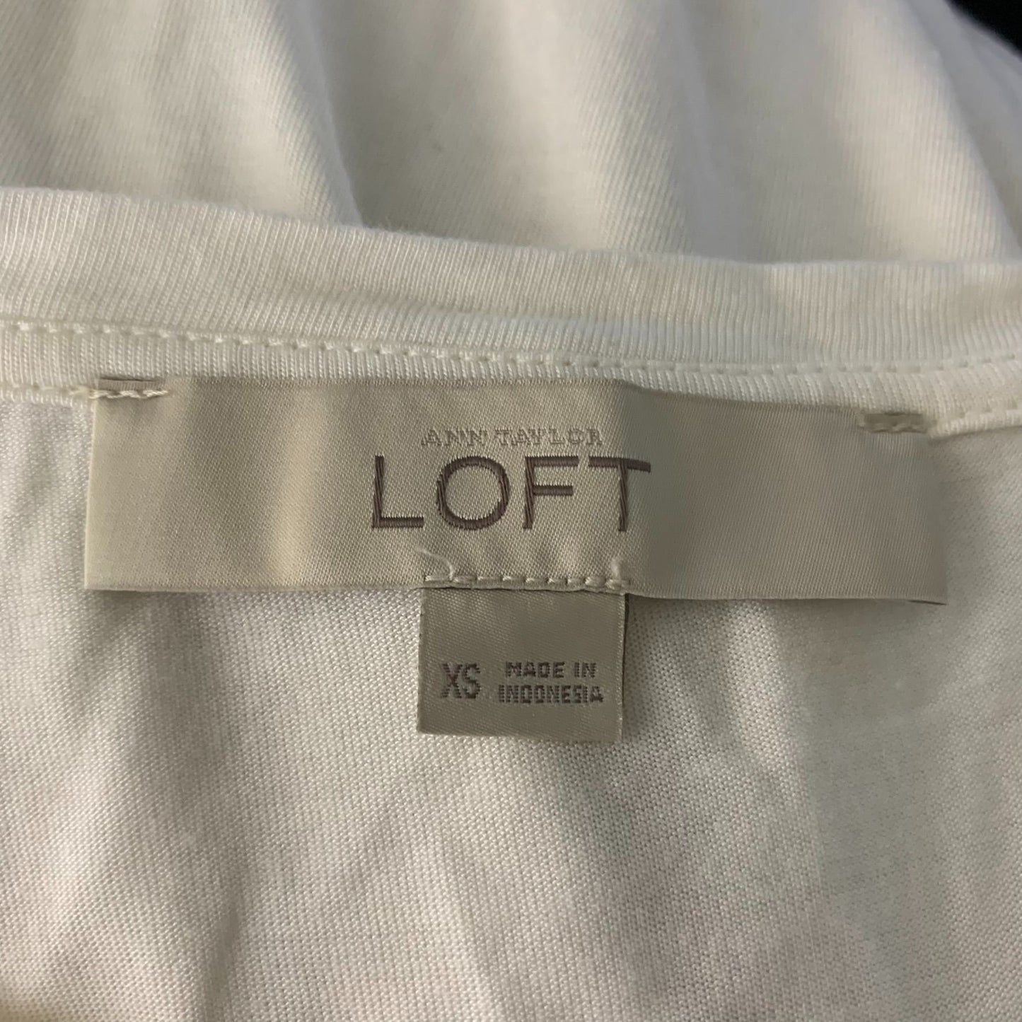 Ann Taylor LOFT Short Sleeve Ruffle T Shirt XS Cream Stretch Knit Round Neck