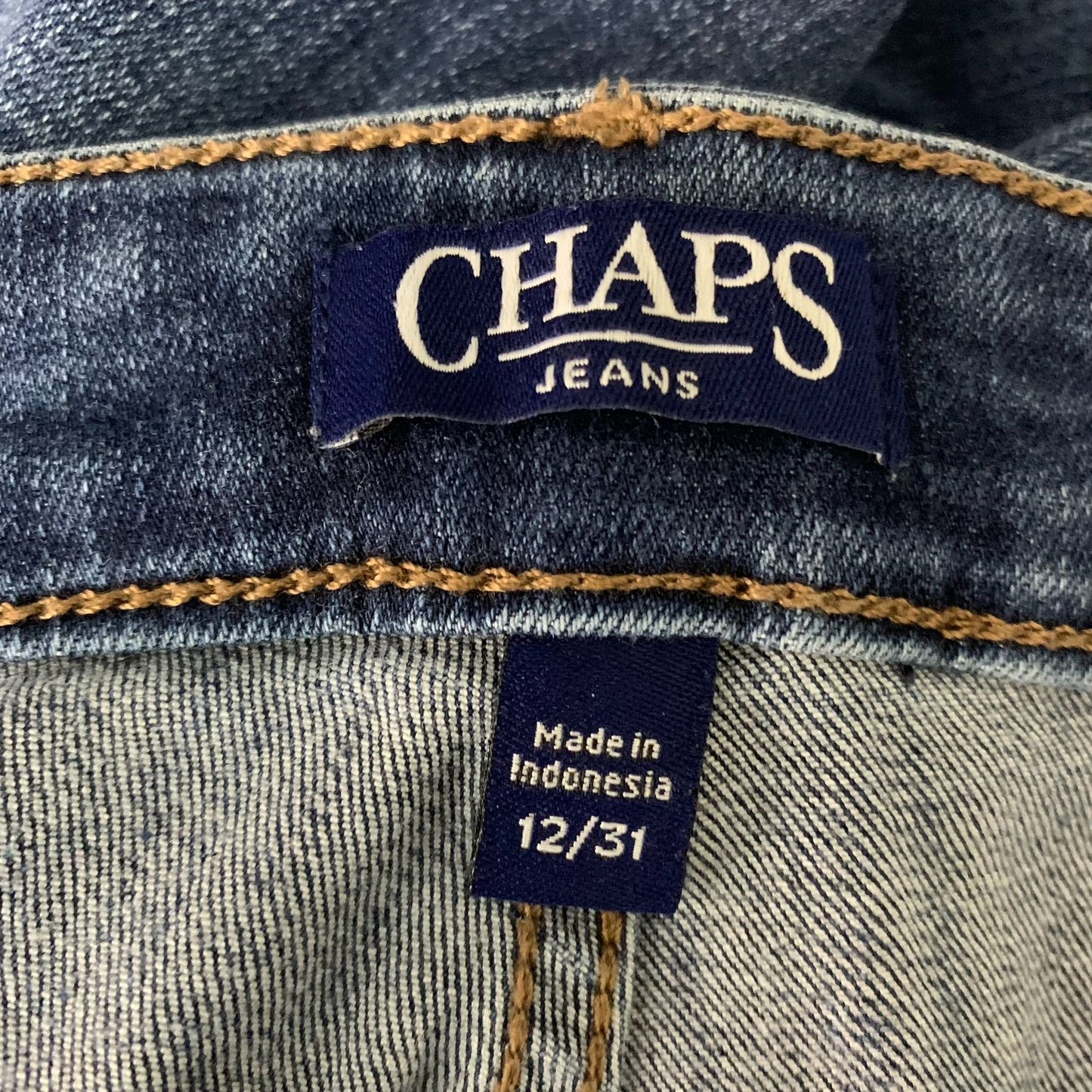 Chaps Mid Rise Crop Kick Denim Jeans 12 Med Wash Stretch Belt Loops Button Zip