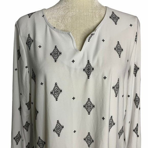 Chicos Easywear Split V Tunic Top L White Geometric 3/4 Sleeve Stretch Pullover
