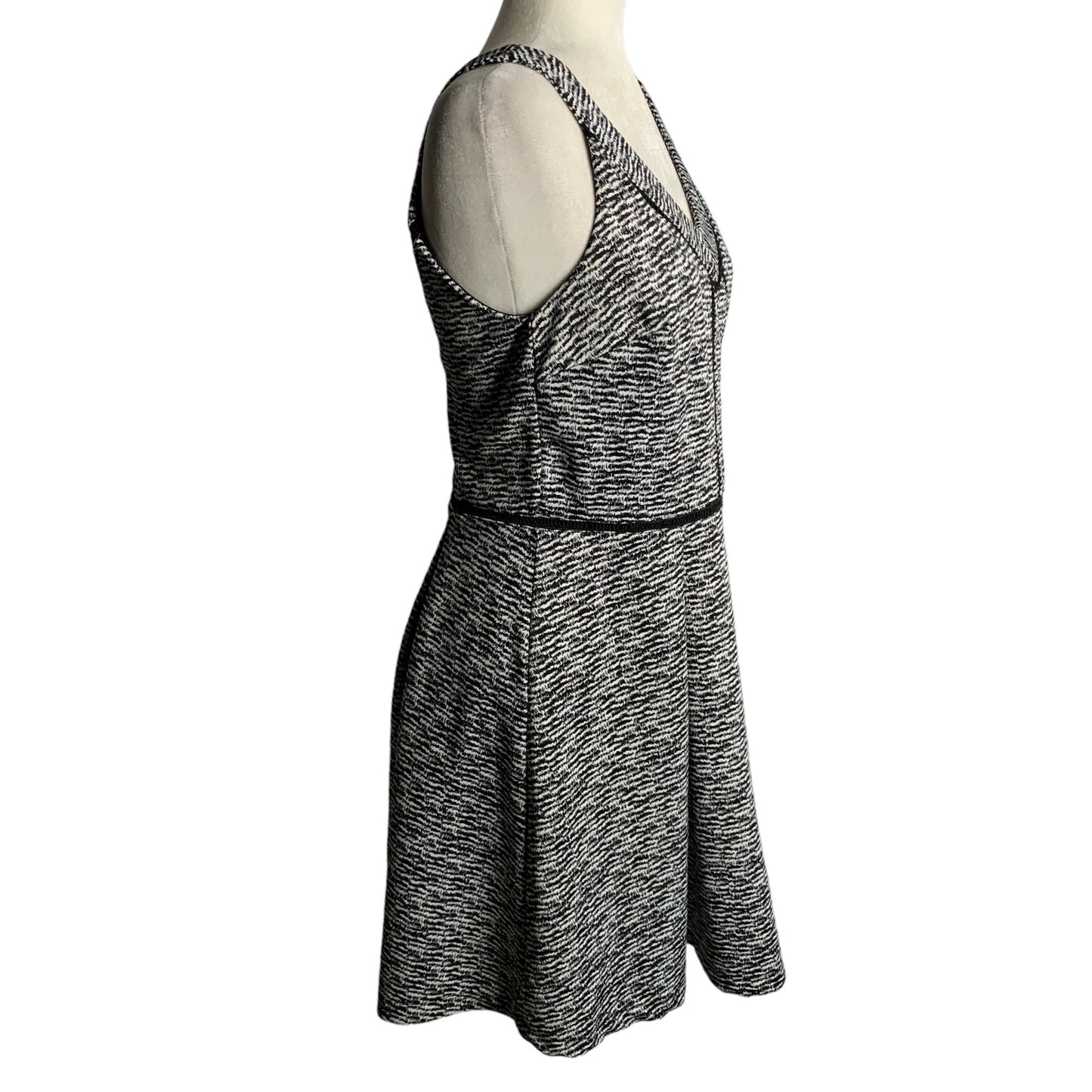Mossimo Sleeveless Skater Dress M Black White Pleated Zipper V Neck Stretch