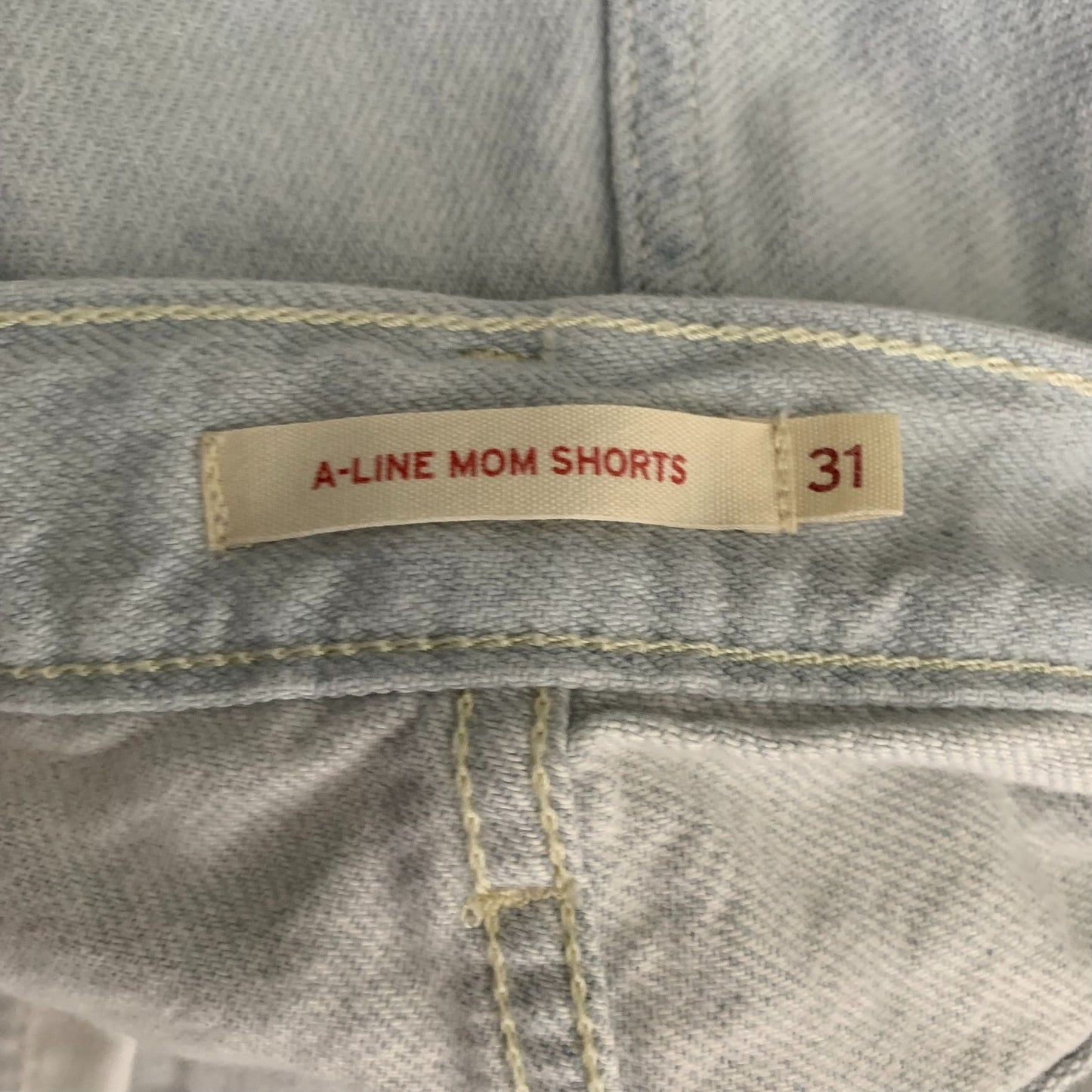 Levi's Denim A Line Mom Shorts 31 Light Wash Cuffed 5 Pocket Button Zip Cotton