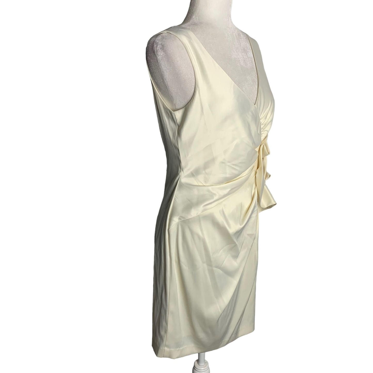 Max and Cleo Sleeveless Cocktail Dress 4 Cream V Neck Rosette Lined Zipper