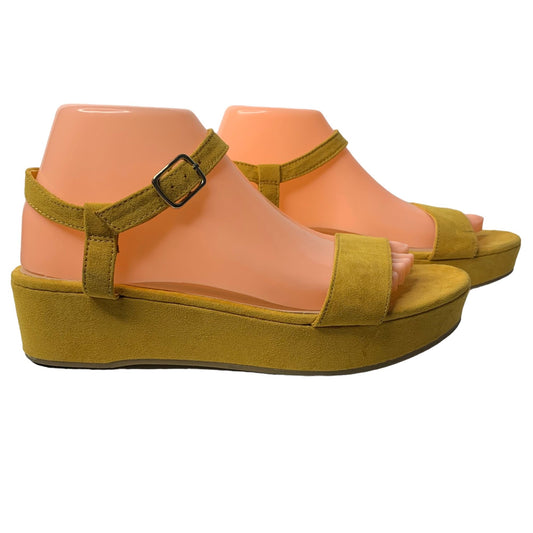 Old Navy Faux Suede Platform Sandals 8 Mustard Yellow Flats Strappy Buckle