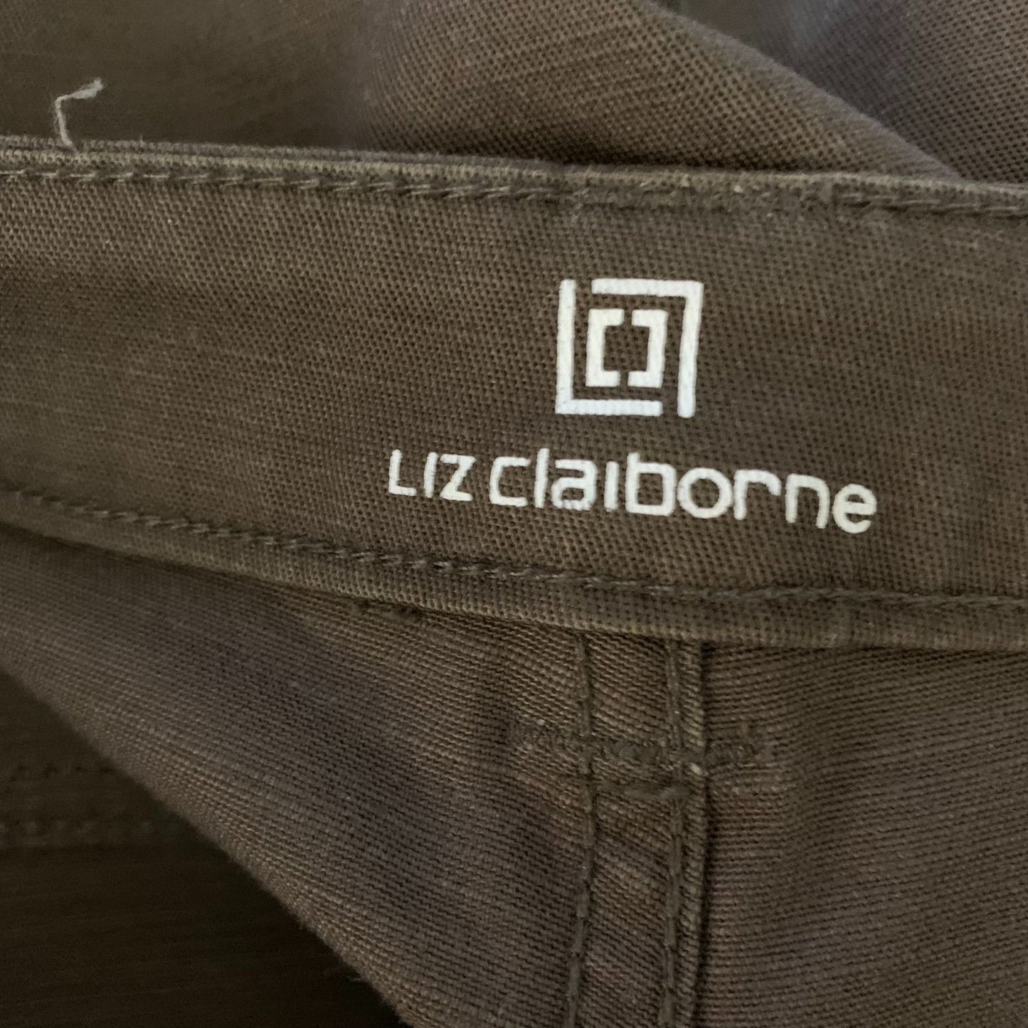 Liz Claiborne Mid Rise Capri Pants 8 Brown Pockets Belt Loops Cuffed Stretch