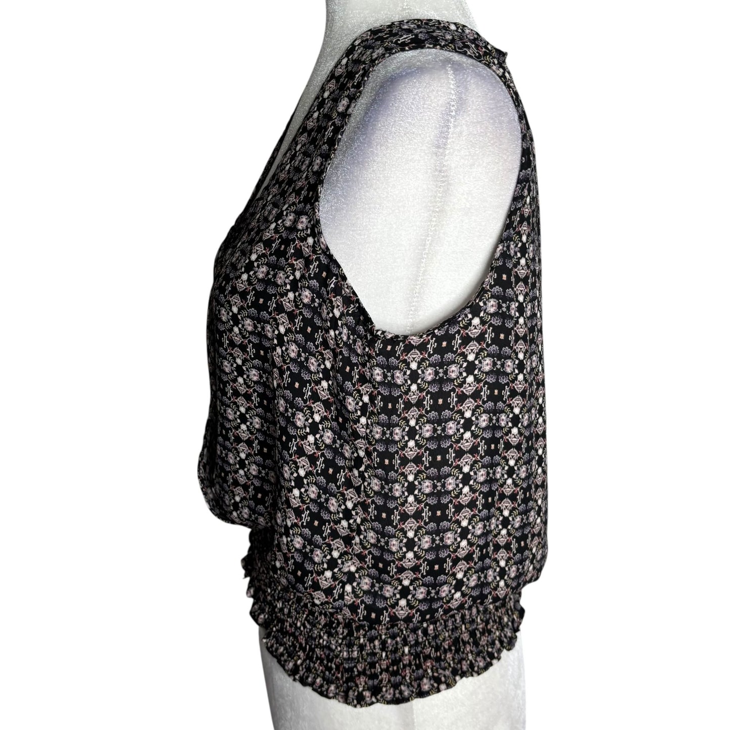 Sleeveless Floral Blouse Top Small Black Smocked Waist V Neck Surplice Wrap