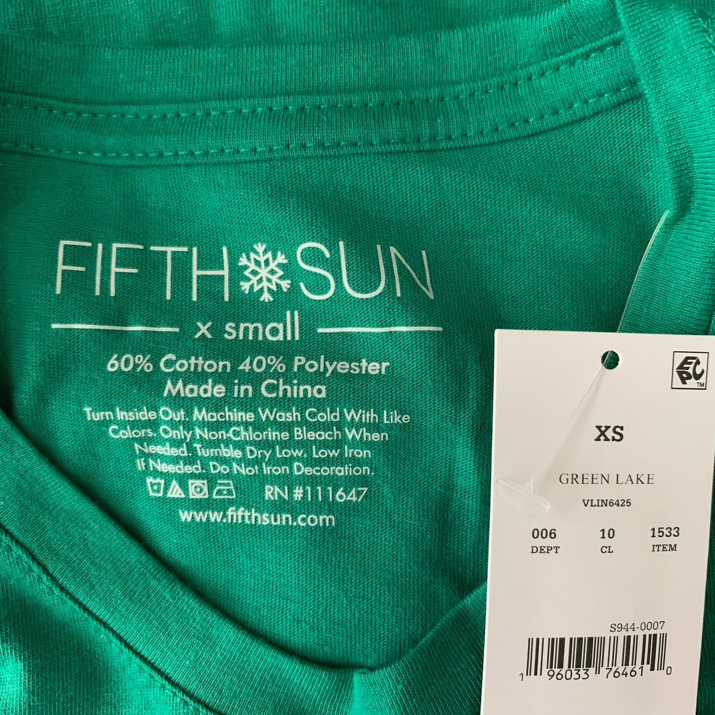 Fifth Sun Merry Christmas T Shirt XS Green Crewneck Short Sleeve Graphic NEW