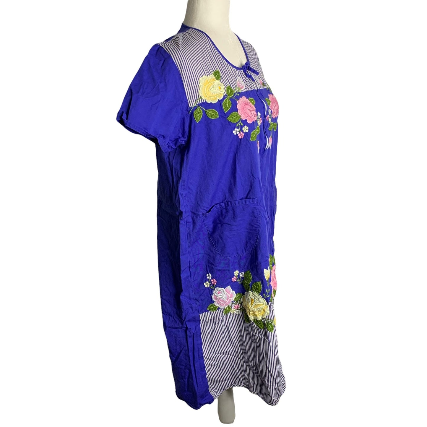 Vintage Embroidered Shift Dress M Blue Floral Pockets Zip Front Short Sleeves