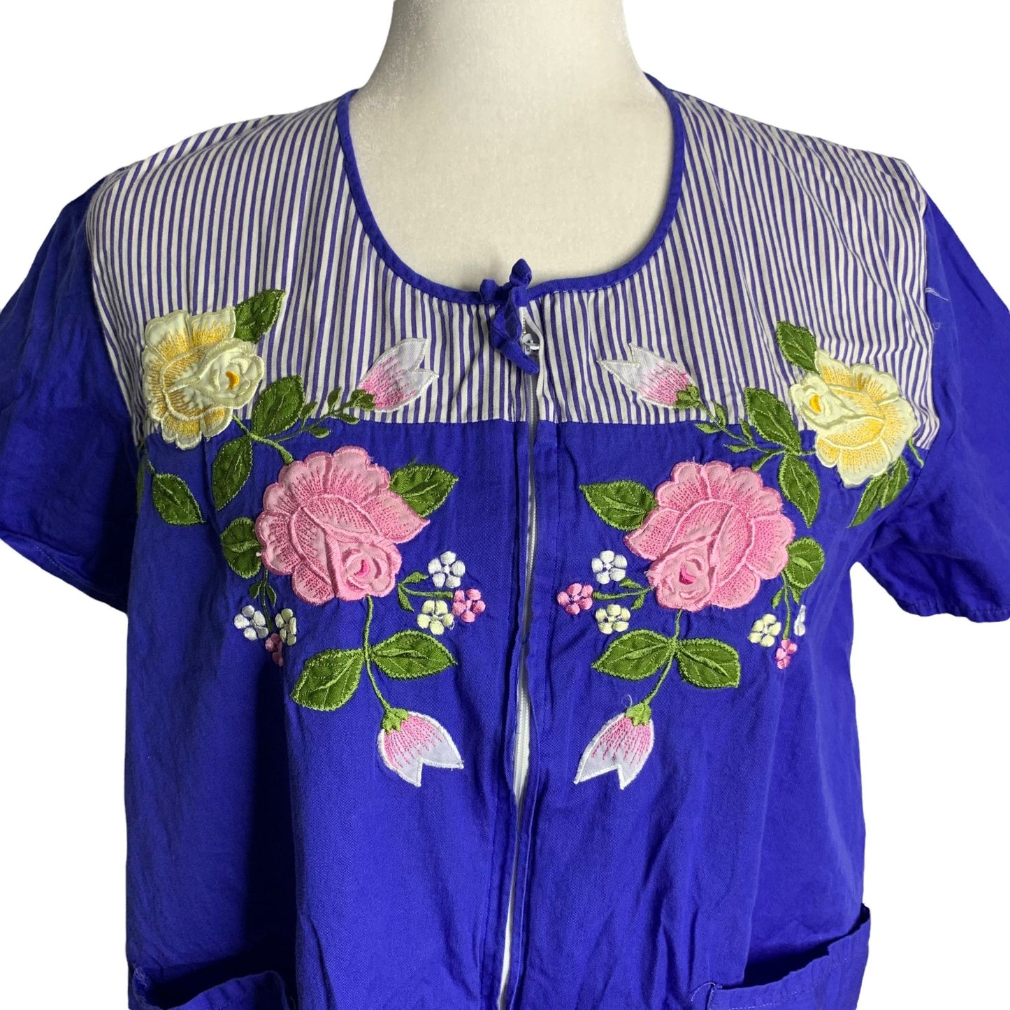 Vintage Embroidered Shift Dress M Blue Floral Pockets Zip Front Short Sleeves