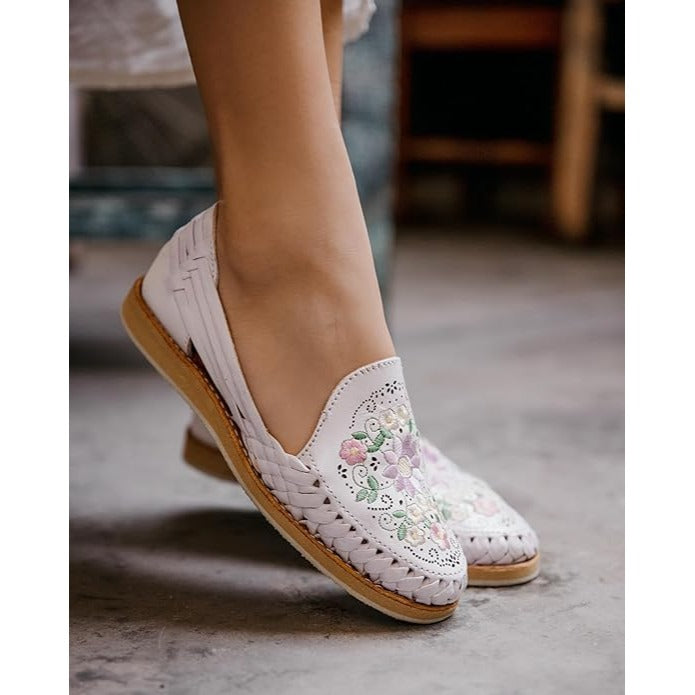 Handcrafted White Leather Flat Sandals Women's Size 6 Slip On Floral Embroidery