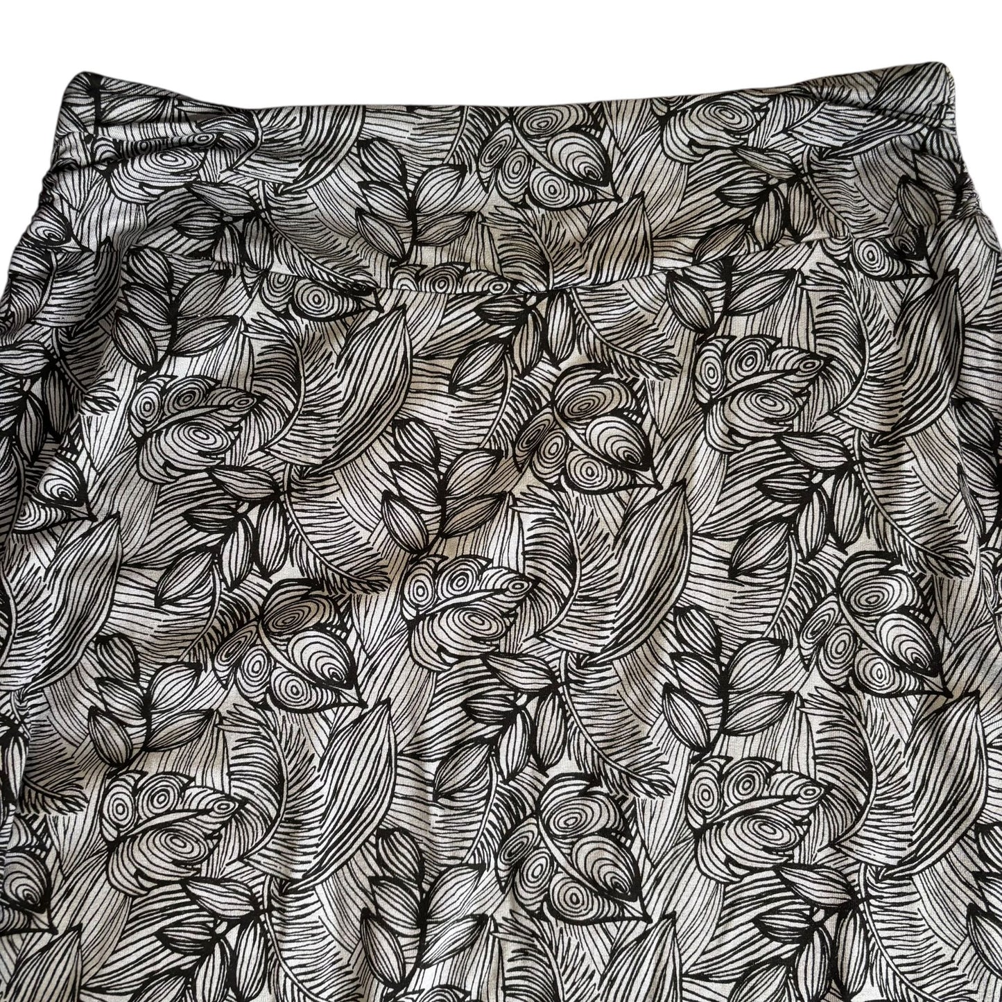 Dakini Leaf Patterned A Line Athletic Skirt Medium Black White Stretch Skater