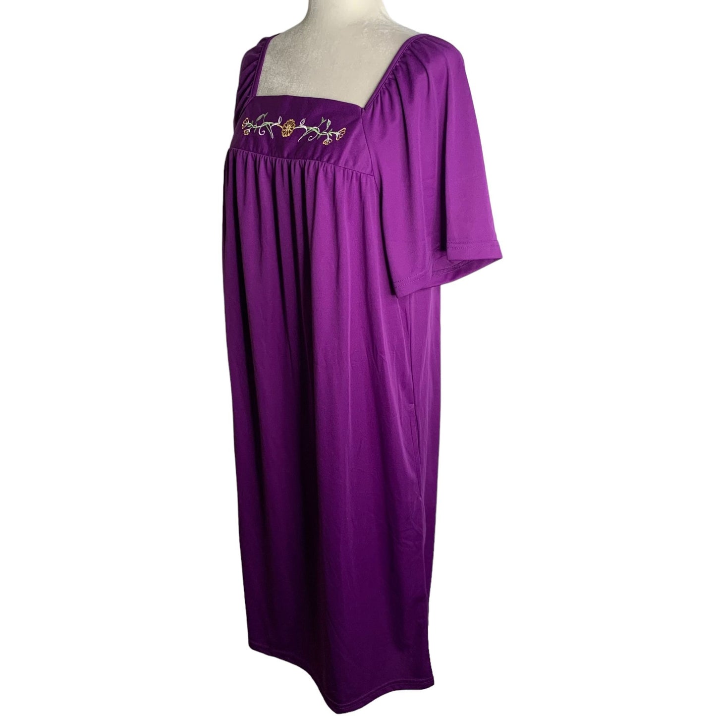 Vintage Anthony Richards MuuMuu House Dress M Purple Pockets Short Sleeves