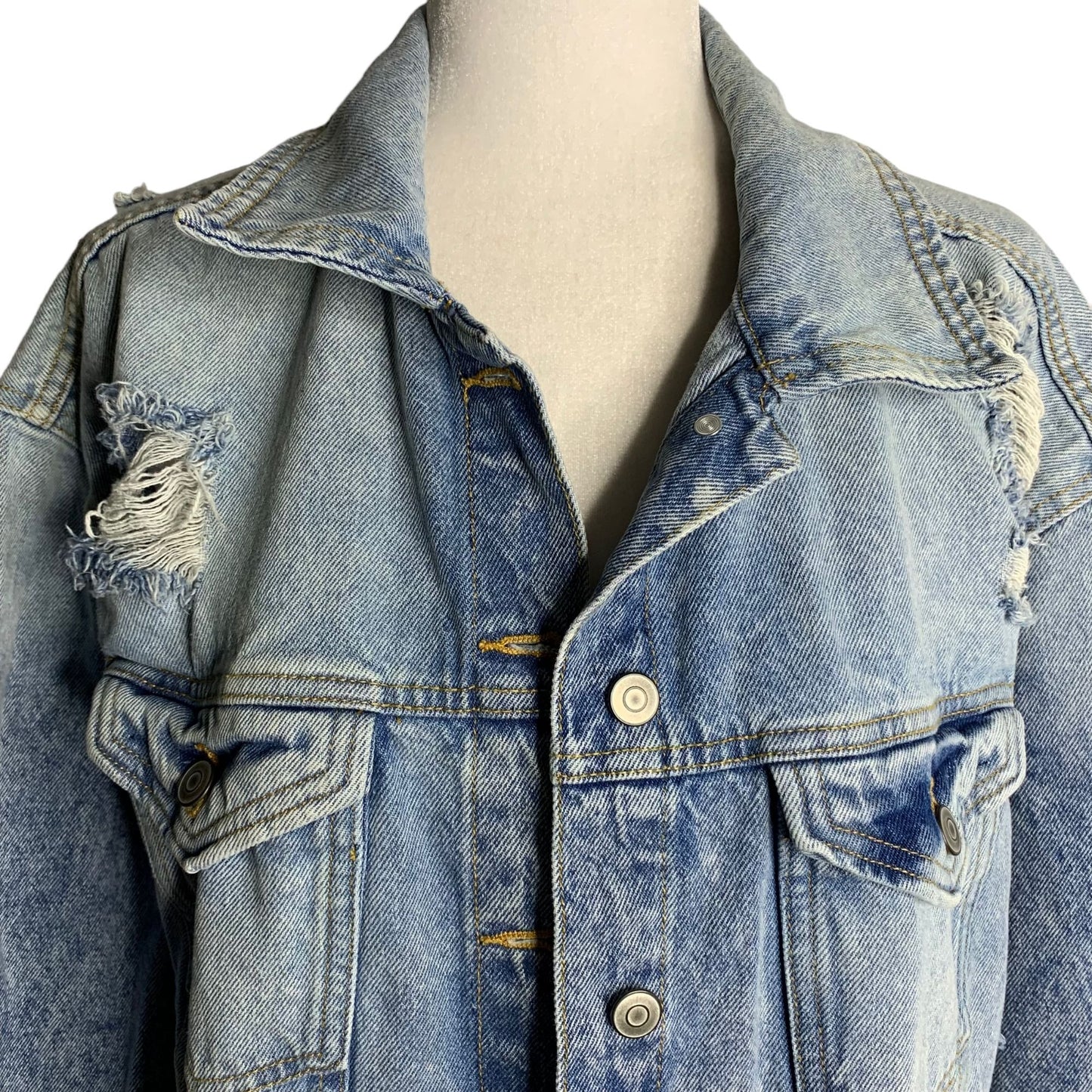 Celebrity Pink Denim Boyfriend Trucker Jacket M Med Wash Distressed Pockets