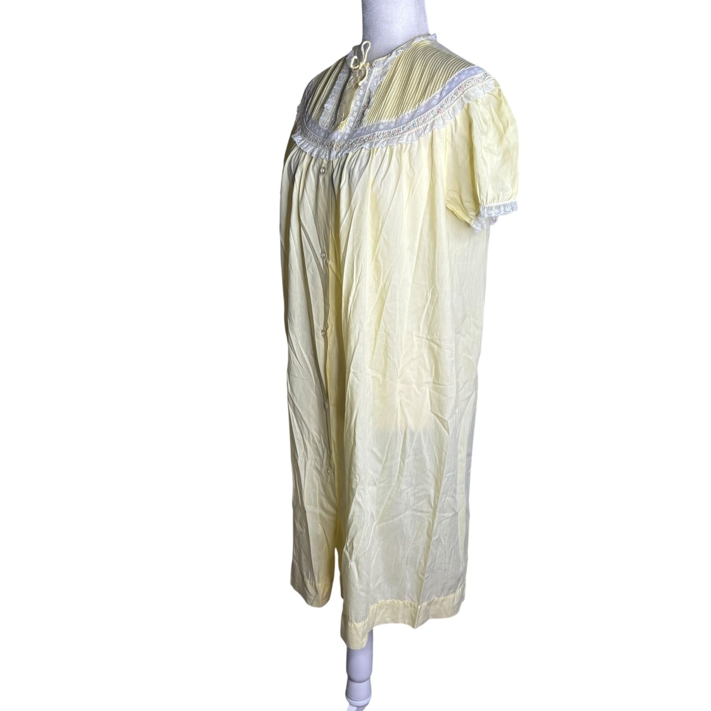 Barbizon Yellow Nightgown Lace Trim Medium Button Front Lightweight Embroidery