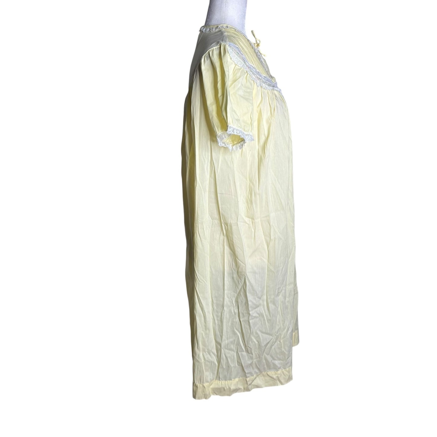 Barbizon Yellow Nightgown Lace Trim Medium Button Front Lightweight Embroidery